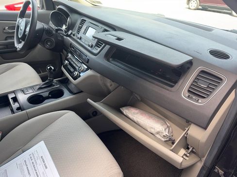 Used 2016 Kia Sedona LX w/ LX Convenience Package image 25
