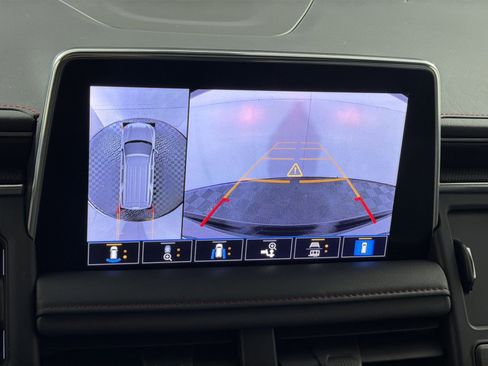 Used 2021 Chevrolet Suburban RST w/ Luxury Package image 19