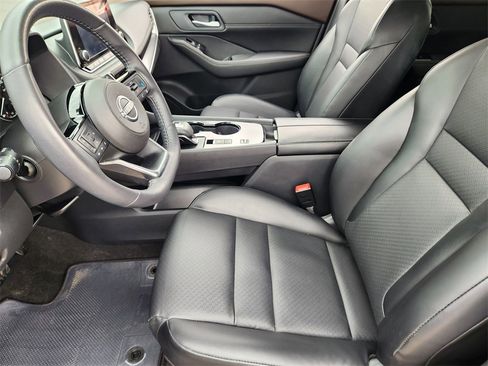 Used 2023 Nissan Rogue SV w/ SV Premium B Package image 13