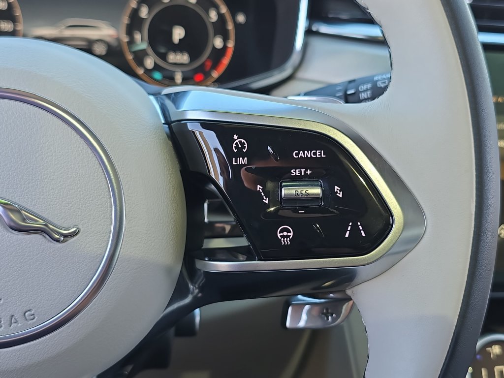 Used 2025 Jaguar F-PACE R-Dynamic S AWD/4WD image 18