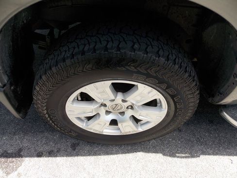 Used 2017 Nissan Titan SV RWD image 17