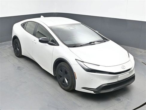 Used 2023 Toyota Prius LE image 13