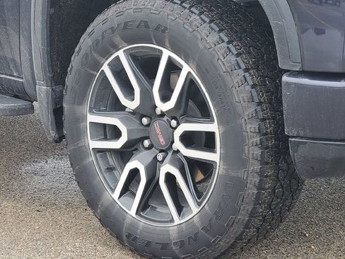 Used 2025 GMC Sierra 1500 AT4 w/ AT4 Premium Package AWD/4WD image 4