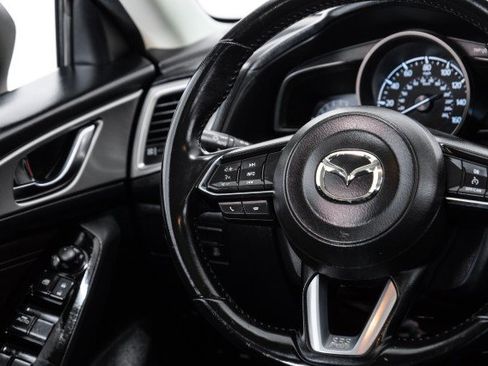 Used 2018 MAZDA MAZDA3 Touring FWD image 15