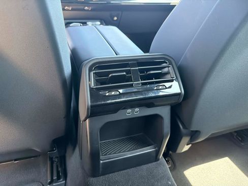 Used 2025 BMW 530i w/ Premium Package RWD image 15