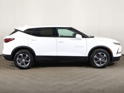 Used 2025 Chevrolet Blazer LT AWD/4WD image 16