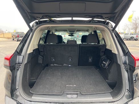 Used 2025 Nissan Rogue SV image 6