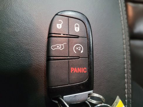Used 2019 Jeep Grand Cherokee Overland AWD/4WD image 32