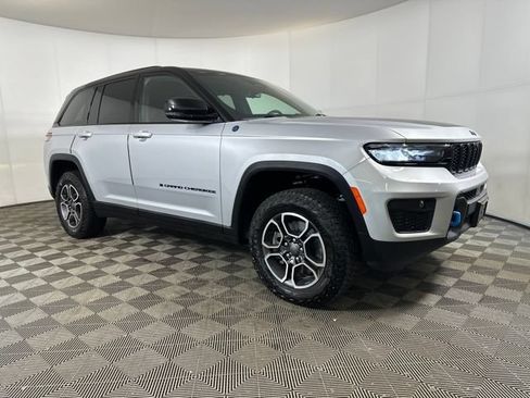 Used 2023 Jeep Grand Cherokee Trailhawk w/ Luxury Tech Group III AWD/4WD image 2