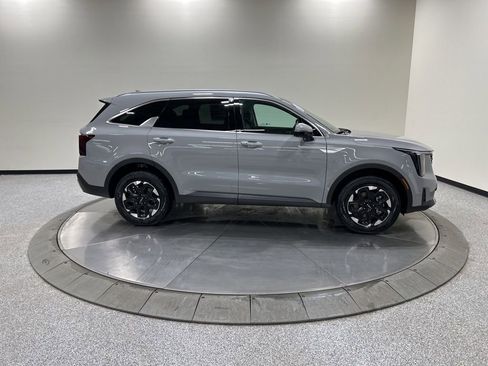 New 2026 Kia Sorento S image 4