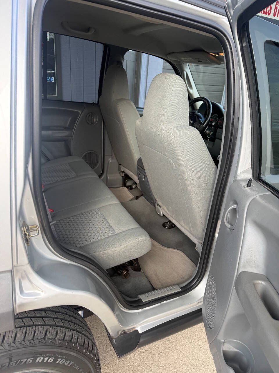 Used 2007 Jeep Liberty Sport AWD/4WD image 7