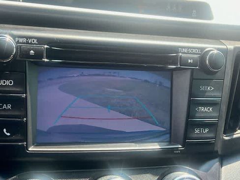 Used 2018 Toyota RAV4 LE FWD image 26