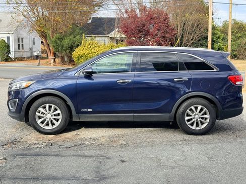 Used 2018 Kia Sorento LX image 10