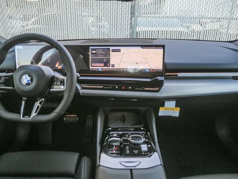 Used 2026 BMW 530i w/ M Sport Package RWD image 9