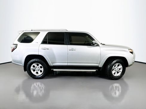 Used 2016 Toyota 4Runner SR5 image 8