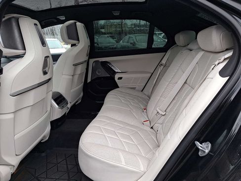 Certified 2024 BMW 760i xDrive w/ Executive Package AWD/4WD image 10