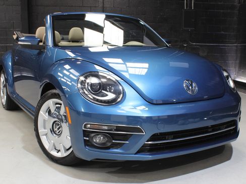 Used 2018 Volkswagen Beetle 2.0T SE w/ SE Premium Package image 11