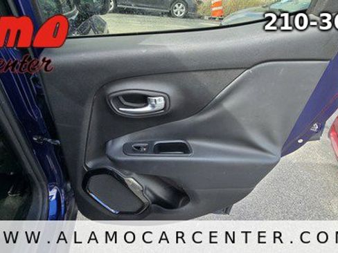 Used 2017 Jeep Renegade Altitude image 25