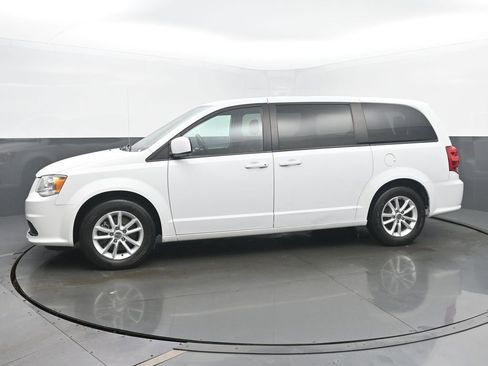 Used 2020 Dodge Grand Caravan SE image 2
