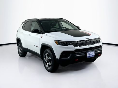 Used 2022 Jeep Compass Trailhawk w/ Trailhawk Convenience Group AWD/4WD image 3