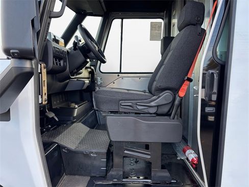 Used 2024 Chevrolet Brightdrop 400 w/ Commercial Equipment Package image 8