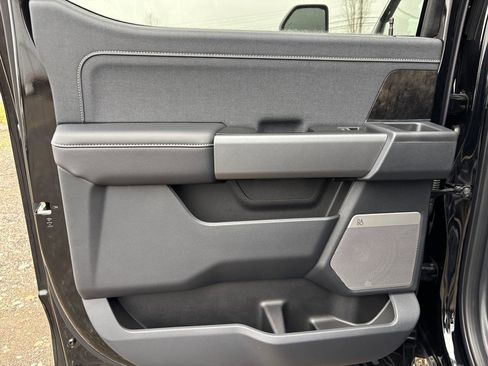 New 2025 Ford F250 Lariat w/ Black Appearance Package image 12