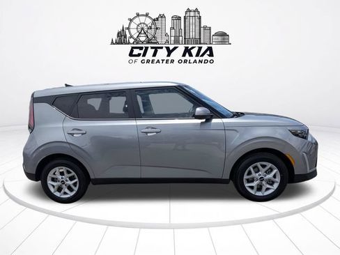 Certified 2025 Kia Soul LX w/ LX Technology Package FWD image 6