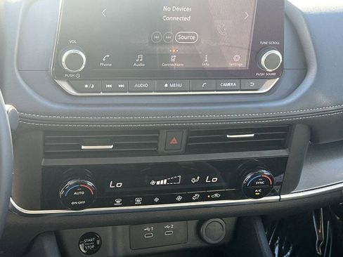 Used 2025 Nissan Rogue SV image 17