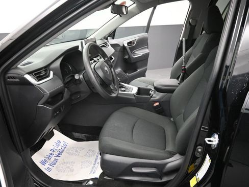 Used 2025 Toyota RAV4 LE image 29
