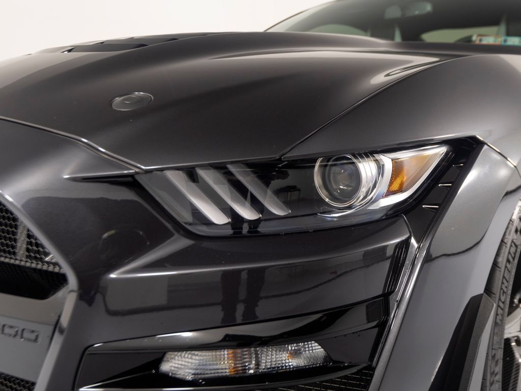 Used 2022 Ford Mustang Shelby GT500 w/ Carbon Fiber Track Pack RWD image 39