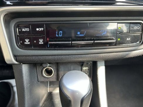 Used 2018 Toyota Corolla LE image 16