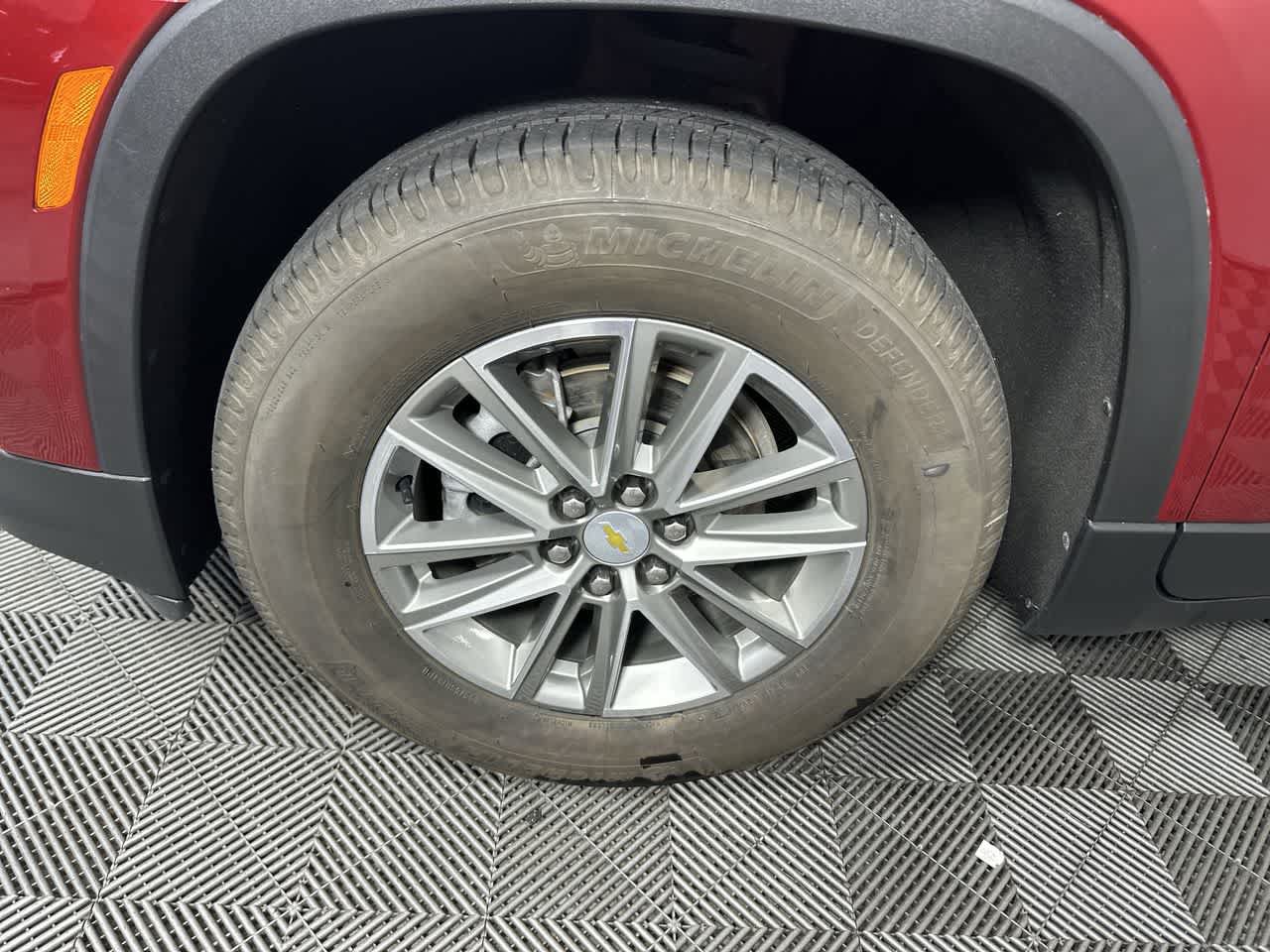 Used 2023 Chevrolet Traverse LT FWD image 10