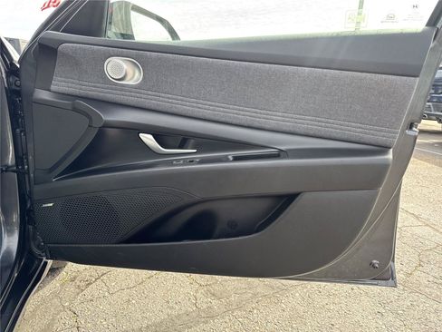 Used 2023 Hyundai Elantra Limited FWD image 26