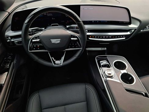 Used 2024 Cadillac Lyriq Luxury AWD/4WD image 11