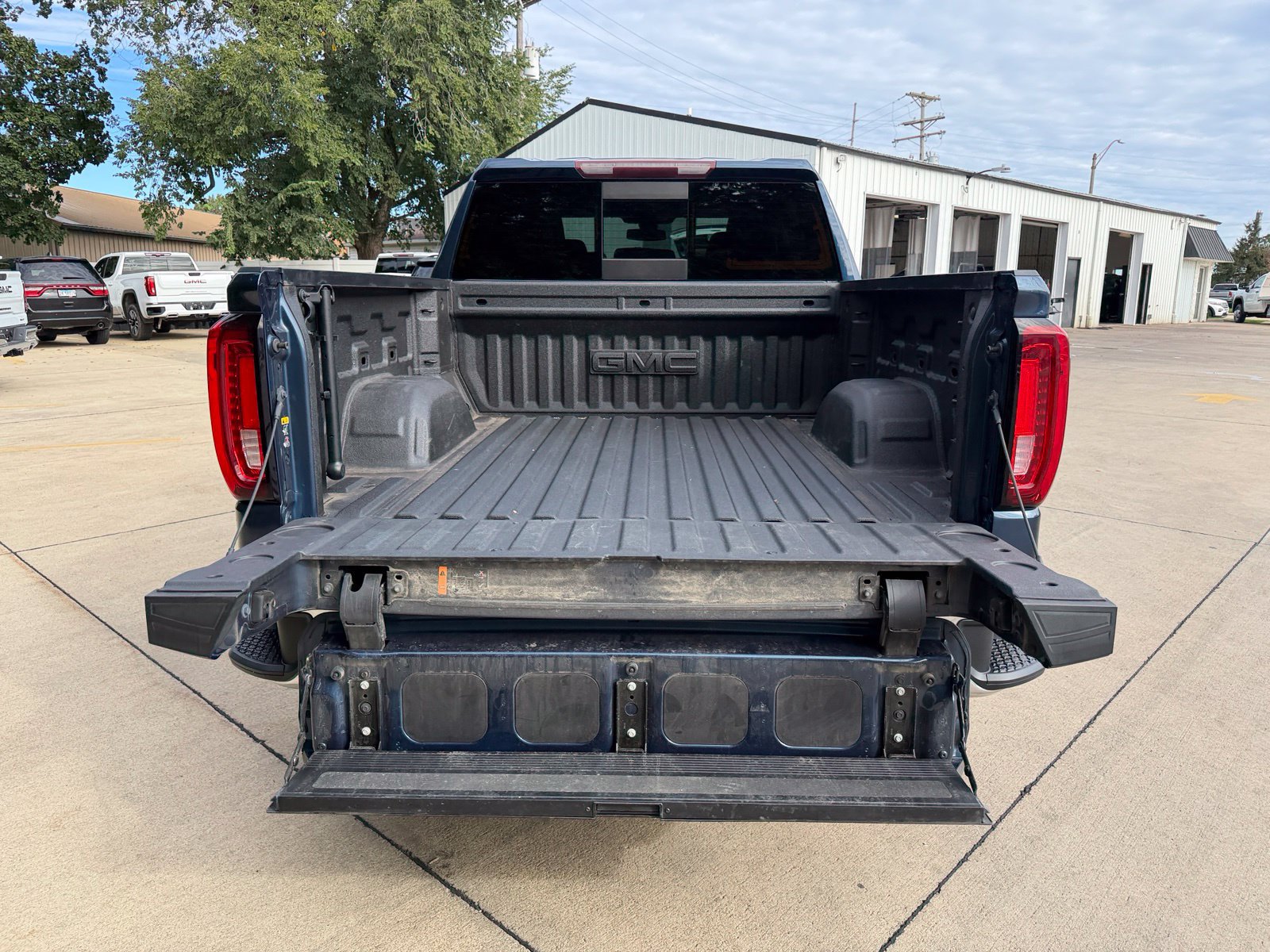 Used 2021 GMC Sierra 1500 SLT w/ SLT Premium Plus Package AWD/4WD image 35