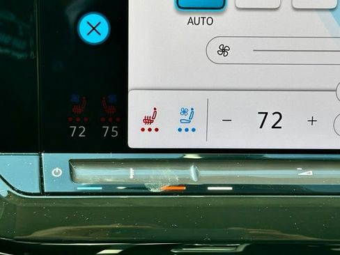Certified 2025 Volkswagen Atlas SE FWD image 28