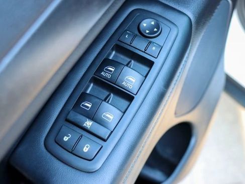 Used 2018 Jeep Grand Cherokee Laredo image 14