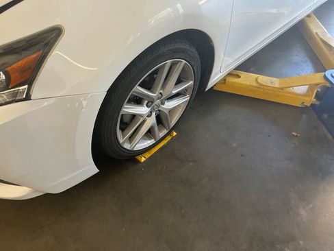 Used 2015 Lexus CT 200h w/ Navigation Package FWD image 4
