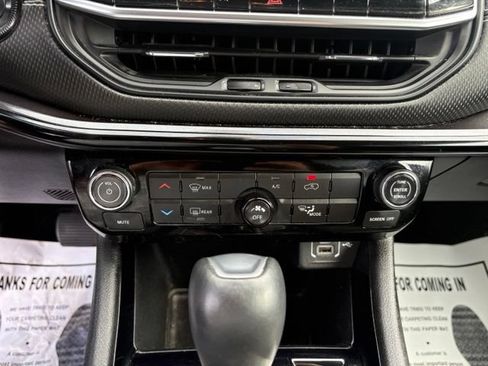 Used 2024 Jeep Compass Latitude w/ Convenience Group AWD/4WD image 19