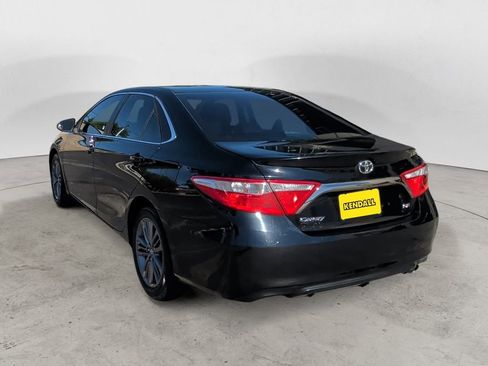 Used 2015 Toyota Camry SE FWD image 2