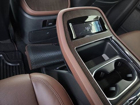 New 2026 Lincoln Navigator Reserve AWD/4WD image 18