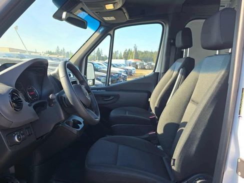 Used 2025 Mercedes-Benz Sprinter 2500 image 21