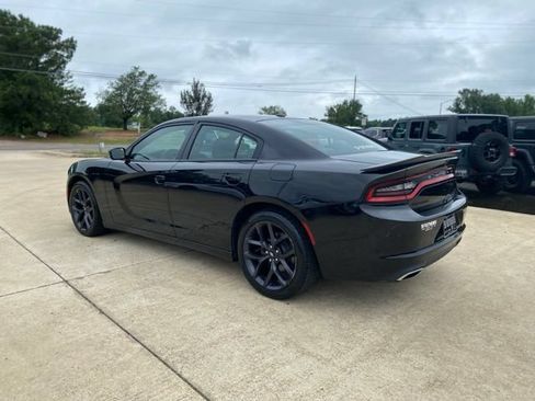 Used 2019 Dodge Charger SXT w/ Blacktop Package RWD image 3