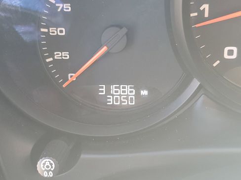 Used 2021 Porsche Macan image 32