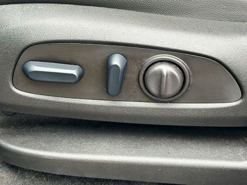 Used 2024 GMC Terrain SLT image 28