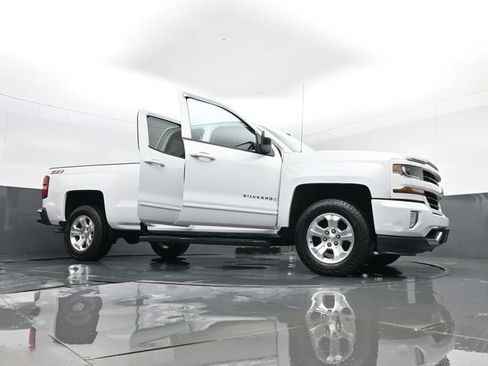 Used 2018 Chevrolet Silverado 1500 LT w/ All Star Edition AWD/4WD image 31