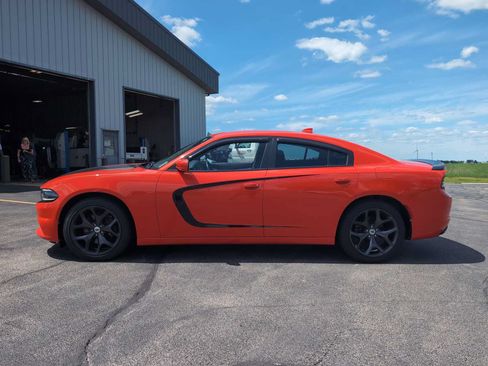 Used 2017 Dodge Charger SXT w/ Plus Group RWD image 10