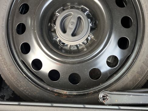 Used 2011 GMC Terrain SLE image 29