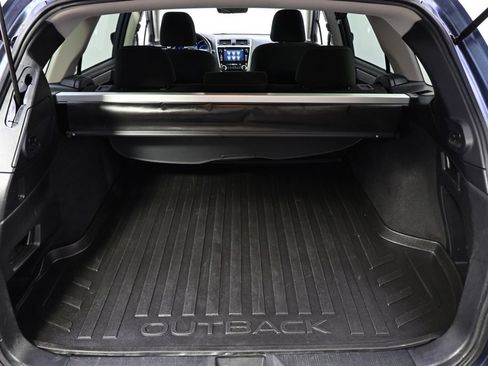 Used 2018 Subaru Outback 2.5i Premium image 16