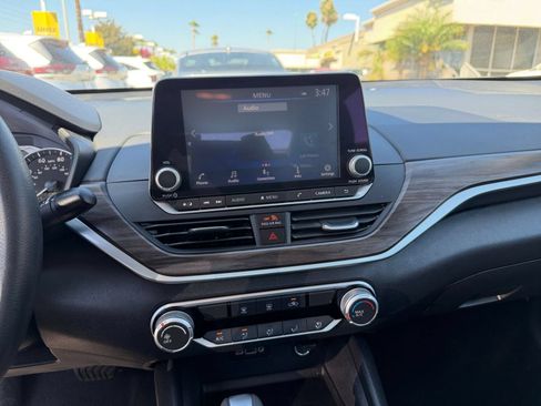 Used 2025 Nissan Altima 2.5 SV FWD image 17